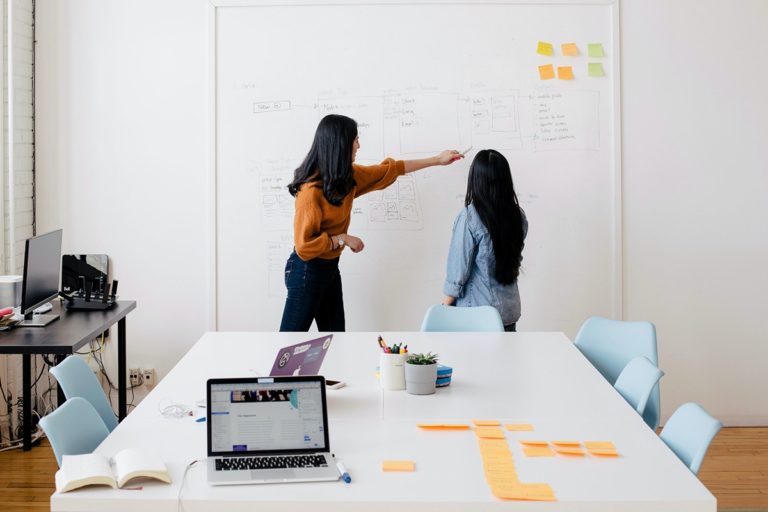 Why You Need to Develop Thought Leadership to Prove Your Industry Authority